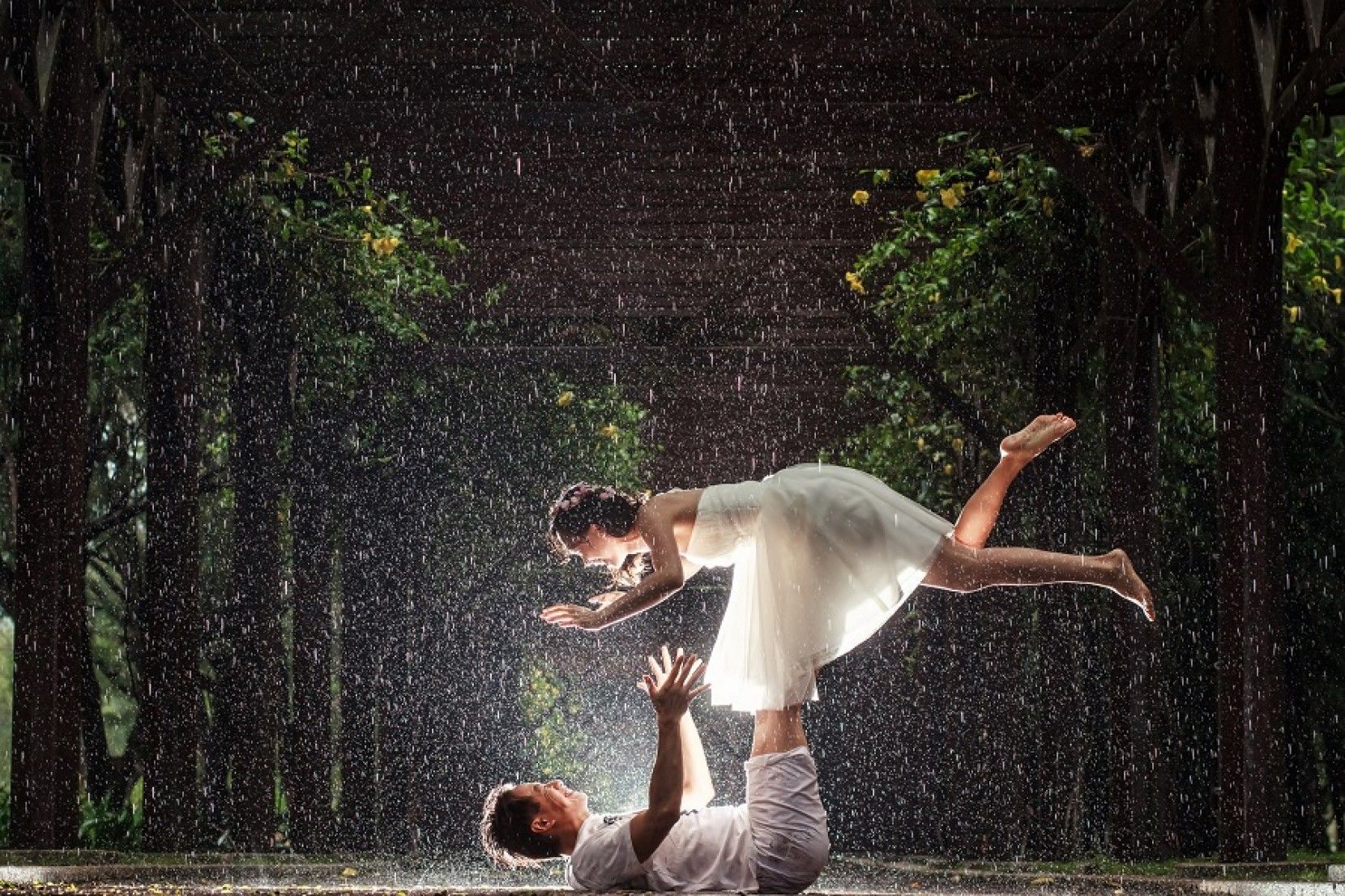 Ideas to save an outdoor wedding in the rain