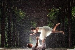 Idee per salvare un matrimonio all'aperto sotto la pioggia