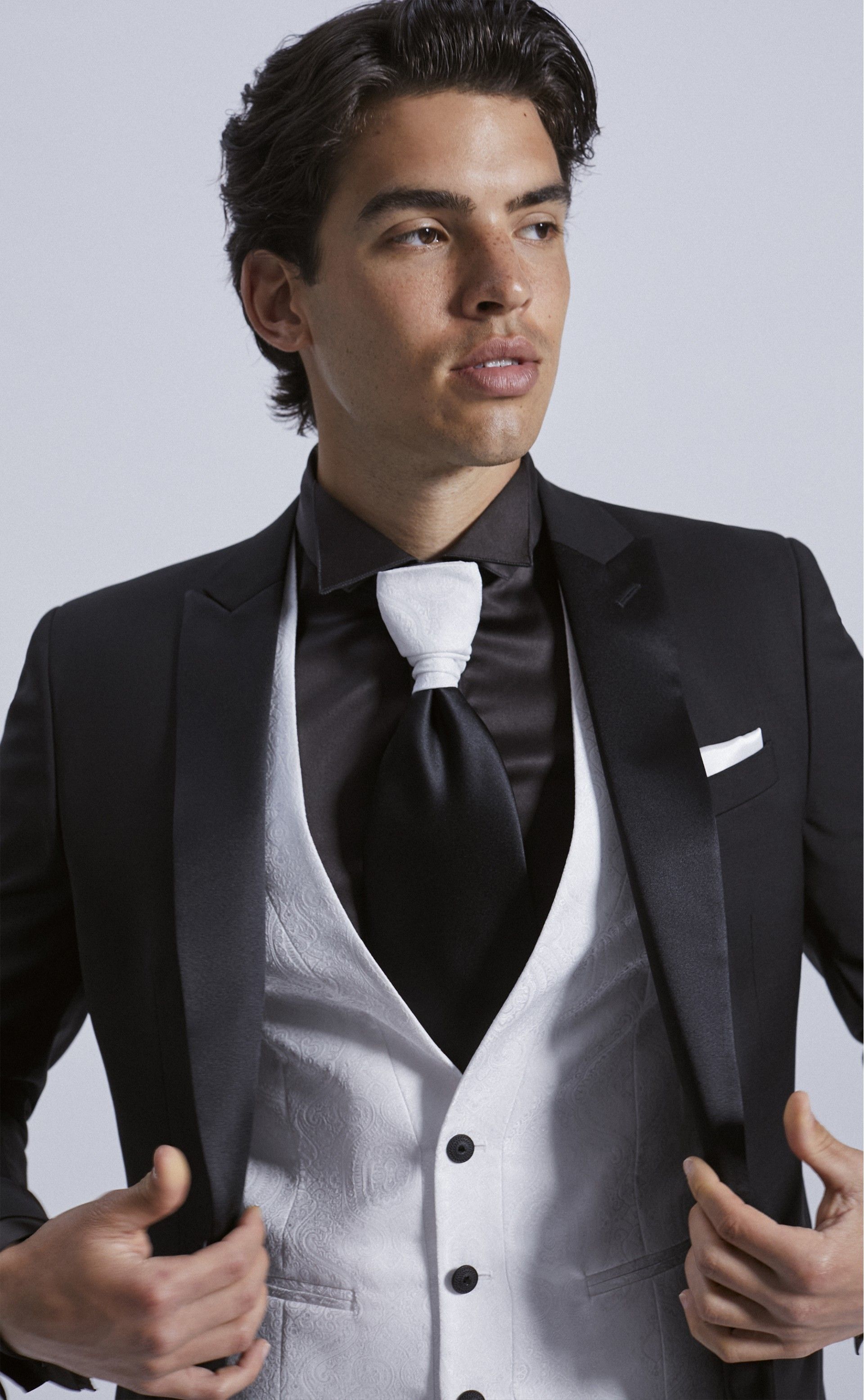 Abito da sposo COUTURE nero 24.07.000