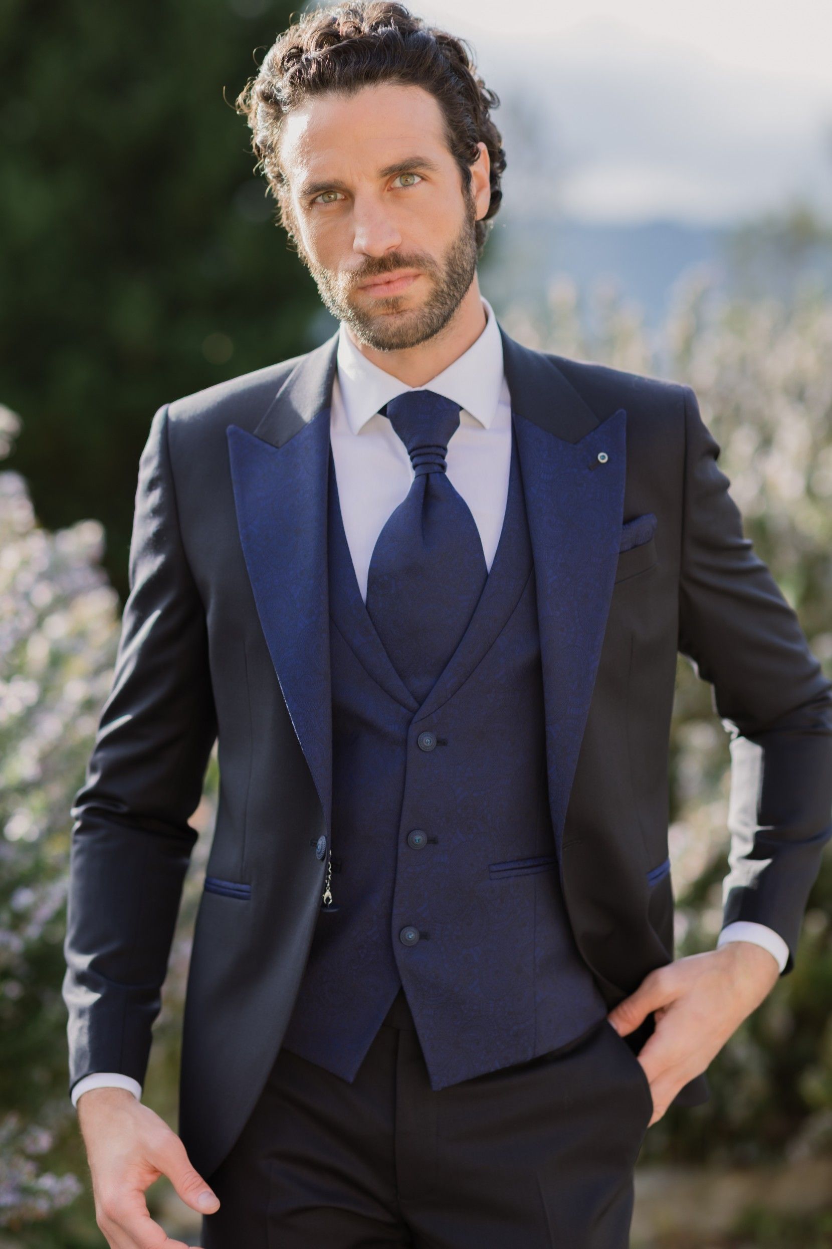 Il Palcoscenico dell’Eleganza: La Destinazione e l’Abito Il Palcoscenico dell’Eleganza: La Destinazione e l’Abito